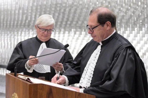 [Luís Felipe Salomão toma posse na presidência do STJ]