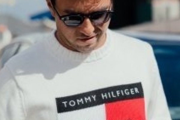 [Valtteri Bottas e Checo Pérez vestem Tommy Hilfiger no Grande Prêmio da Holanda! ]