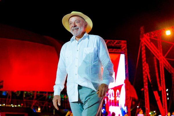 [Lula diz que adversários mentem e chama Zema de 'comedor de banana com casca']