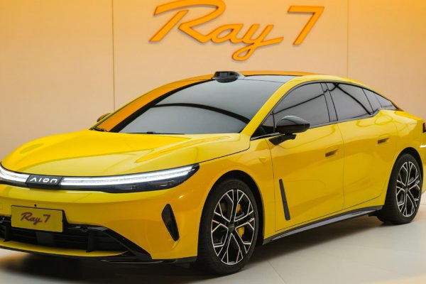 [GAC registra sedã esportivo que roda 700km com uma carga ]