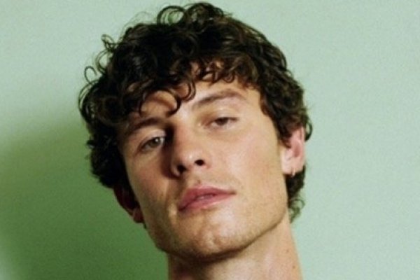 [Gucci reúne Shawn Mendes, Jin, Tom Brady e outros nomes globais, e especialista aponta estratégia por trás da escolha!,]