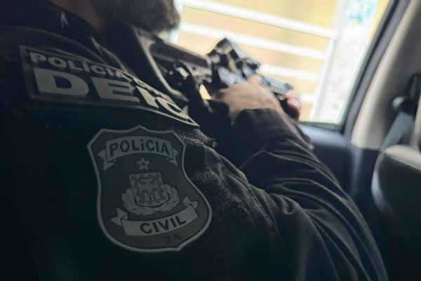 [Polícia apreende mercadorias desviadas de loja do centro de Feira de Santana]