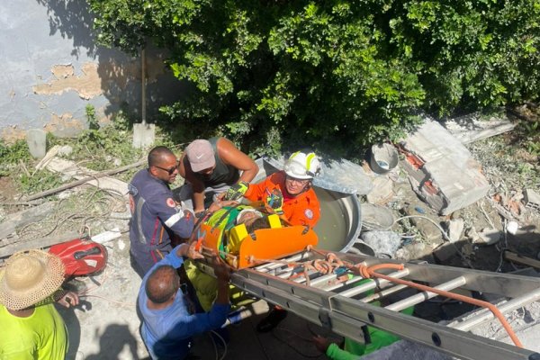 [Idoso de 78 anos é resgatado após desabamento de laje em Jaguaribe ]