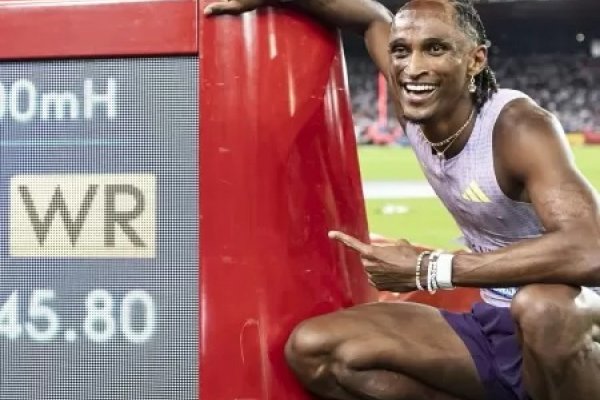 [Vídeo: Alison dos Santos quebra recorde mundial nos 400m com barreiras ]