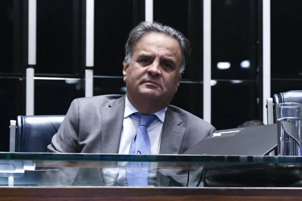[Aécio Neves muda de planos e será candidato ao Senado por Minas Gerais]