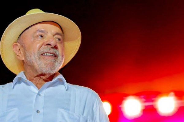 [Lula antecipa jantar com banqueiros após encontro de Flávio Bolsonaro com empresários]