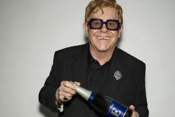 [Elton John, que lidera o Rock in Rio, cantou para público hostil no festival há 15 anos]