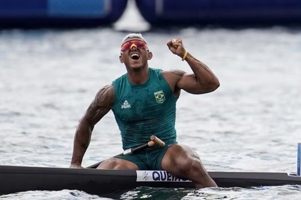 [Isaquias Queiroz conquista ouro no C1 500m no Mundial de Canoagem]