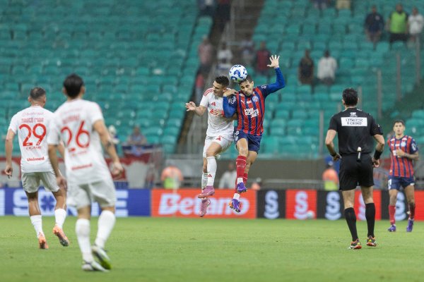 [Bahia busca manter bom momento diante do Internacional na Fonte Nova ]