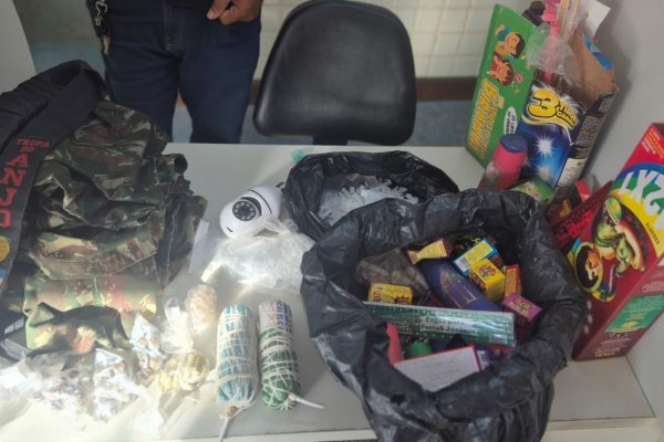 [Drogas, munições e roupas camufladas são confiscadas pela PMBA durante operação no Lobato]