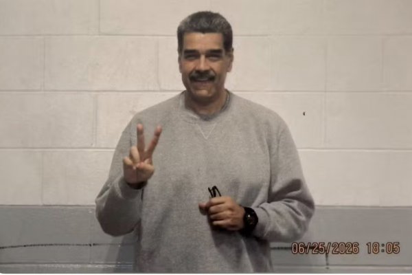 [Maduro publica fotos na prisão e diz estar “firme” em mensagem no Telegram]