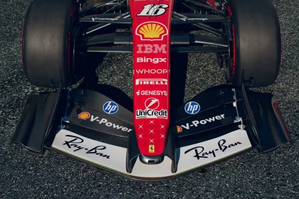 [Ferrari homenageia Schumacher com pintura especial no GP da Itália]