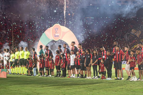 [Barradão vira trunfo do Vitória em busca de virada contra o Vasco na Copa do Brasil ]