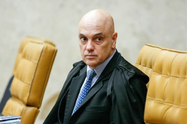 [Carlos Viana protocola 54º pedido de impeachment contra Alexandre de Moraes no Senado]