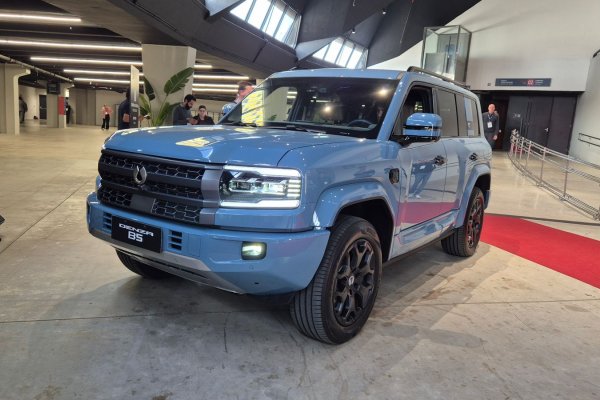 [Denza B5 lidera vendas no mercado premium em agosto ]