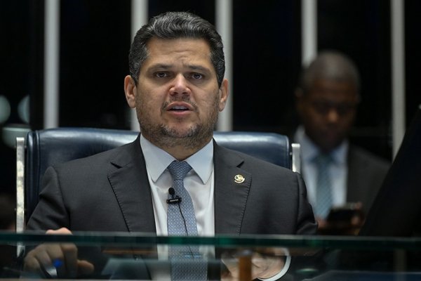 [Vídeo: “Tem gente querendo ganhar a eleição ofendendo os outros”, desabafa Alcolumbre]