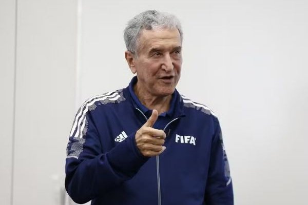[Parreira recebe alta após passar 80 dias internado em hospital no Rio de Janeiro]