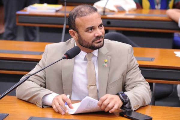 [Câmara dos Deputados aprova projeto de lei que amplia direito a porte de arma para servidores]
