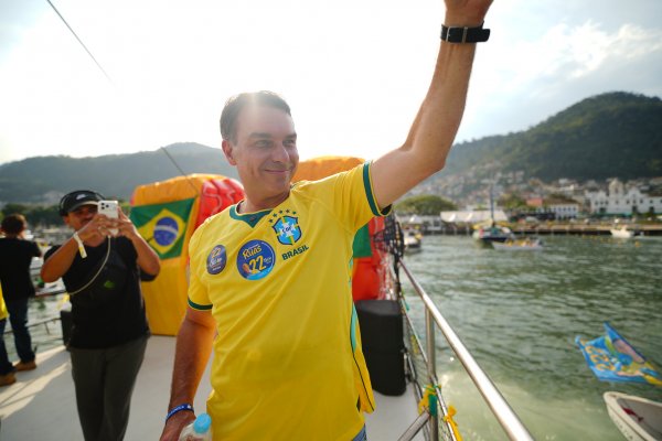 [Flávio Bolsonaro chama apoiadores para atos de 7 de Setembro: “Fora Lula e fora Moraes”]