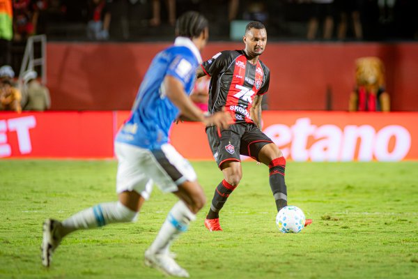 [Vitória vence o Grêmio no Barradão e dá fim à sequência negativa ]