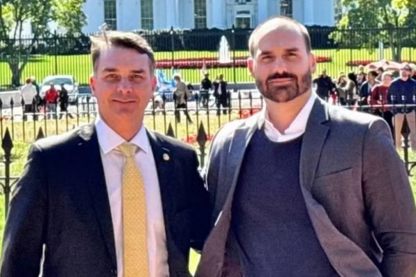 [Irmãos Bolsonaro pediram reunião com Vorcaro no dia da mudança de Eduardo para os EUA]