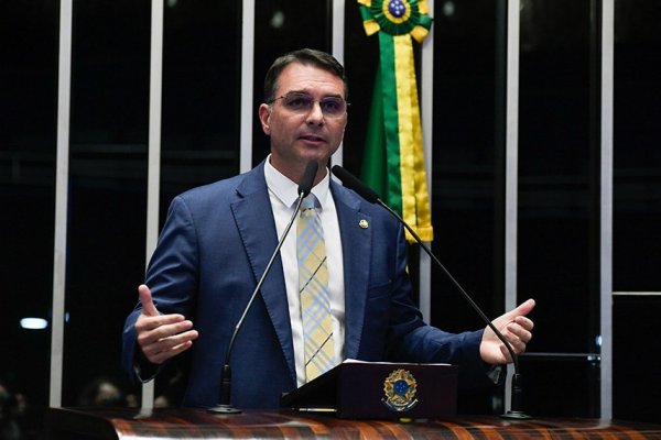 [PT pede investigação sobre suposto apoio estrangeiro à campanha de Flávio Bolsonaro]