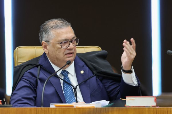 [Dino manda PF investigar R$ 78 milhões financiados pelo Banco Master para cemitérios]