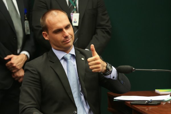 [STF mantém condenação de Eduardo Bolsonaro por unanimidade]