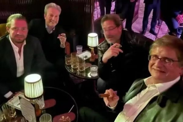 [PF encontra foto do PGR Paulo Gonet e Vorcaro fumando charuto em Londres]