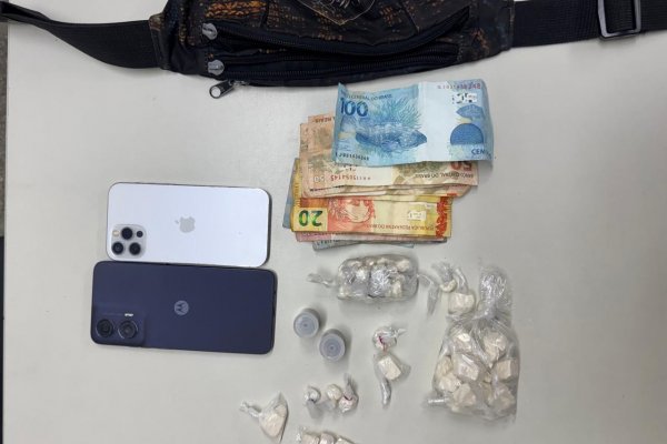 [Homens são presos por suspeita de tráfico de drogas na Avenida Afrânio Peixoto]