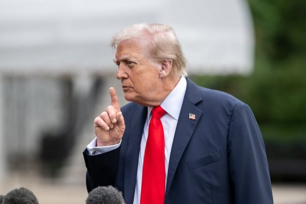 [Em reação a Trump, principais redes de TV dos EUA suspendem cobertura da Casa Branca]