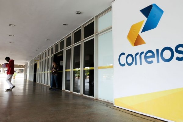 [Greve dos Correios é mantida após TST suspender julgamento ]