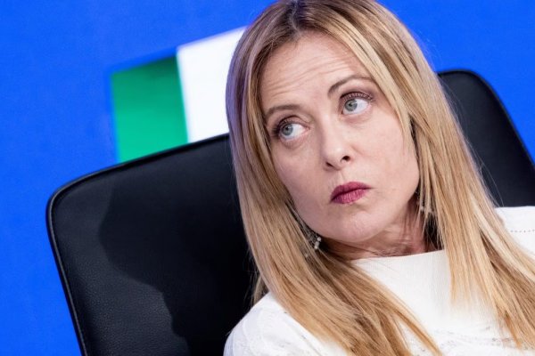 [Vídeo: Itália pretende proibir burcas em escolas e limitar número de estudantes estrangeiros por turma]