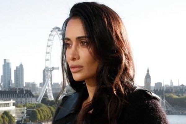 [Silvia Braz marca presença no desfile da Burberry em Londres! ]