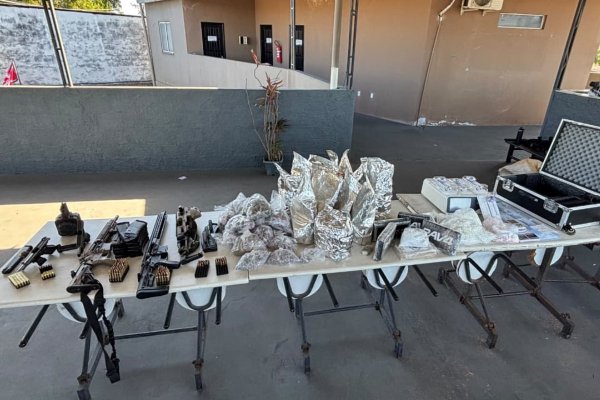 [Polícia Militar apreende armamentos e drogas em Lauro de Freitas; ninguém foi preso]