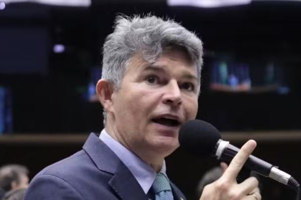 [Áudio: 'Meu eleitor é aquele que ora para alienígena e bebe detergente', debocha deputado do PL]