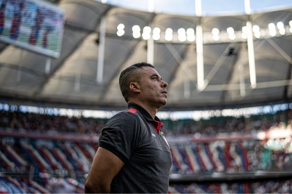 [Após ter nome ligado ao Internacional, Jair Ventura garante permanência no Vitória ]