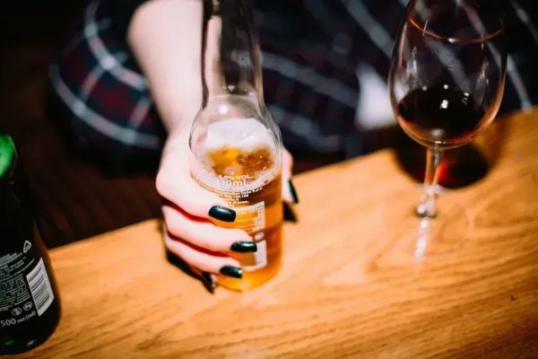 [Estudo aponta que álcool na adolescência pode aumentar comportamento de risco na vida adulta]