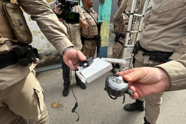 [Operação Olhos Fechados retira 49 câmeras clandestinas em bairros de Salvador ]
