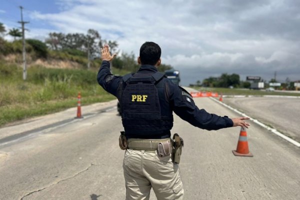 [PRF bloqueia via para veículos de grande porte durante as eleições ]