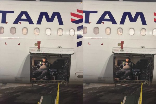 [Funcionário da LATAM é flagrado sentado sobre malas em aeronave, diz coluna]