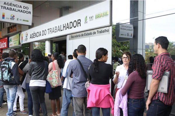 [Mercado de trabalho aquecido confronta com inadimplência recorde, aponta IBGE ]