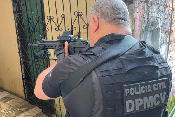 [Homem é preso por estuprar e engravidar enteada de 12 anos]