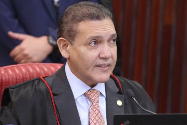 [TSE tem maioria para derrubar notícias falsas sobre Nossa Senhora e Flávio Bolsonaro]