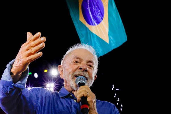 [Globo não poderá exibir púlpito de Lula vazio em debate, determina TSE]