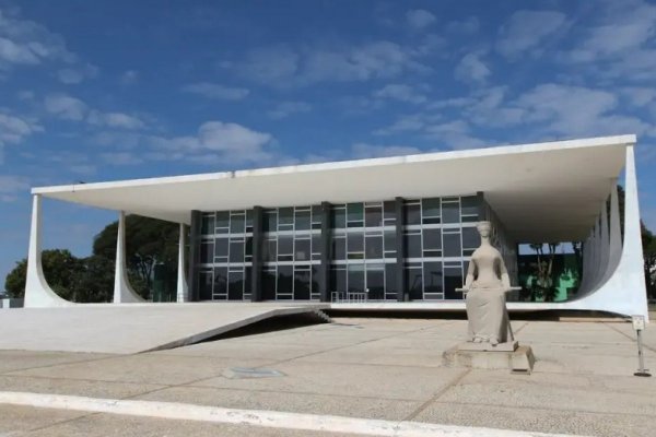 [PM apura suspeita de bomba nas proximidades do STF]