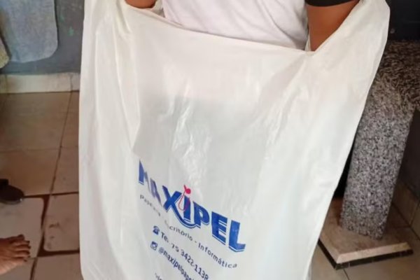 [Escola manda criança autista para casa dentro de saco plástico e com fralda suja em cidade baiana]