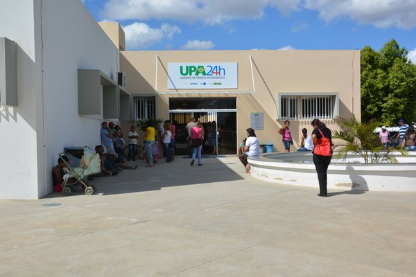 [Duas pessoas ficam feridas após tiroteio na área de UPA em Vitória da Conquista   ]