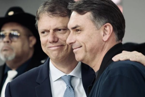 [Membros do Republicanos oficializam apoio a Flávio Bolsonaro no segundo turno da eleição presidencial]