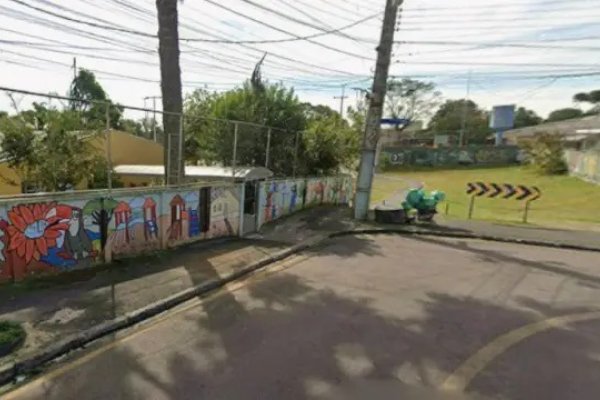 [Homem invade escola infantil e faz crianças e funcionários reféns, em Curitiba ]